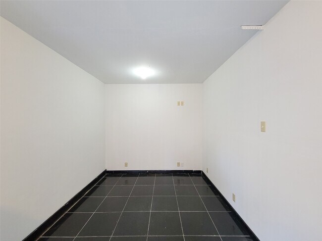 Building Photo - 3434 Almondwood Dr