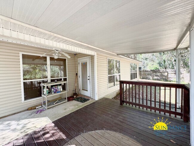 Building Photo - Cul-de-Sac Charm: Beautiful 4 Bedroom Home in Mary Esther Near Beaches and Bases!