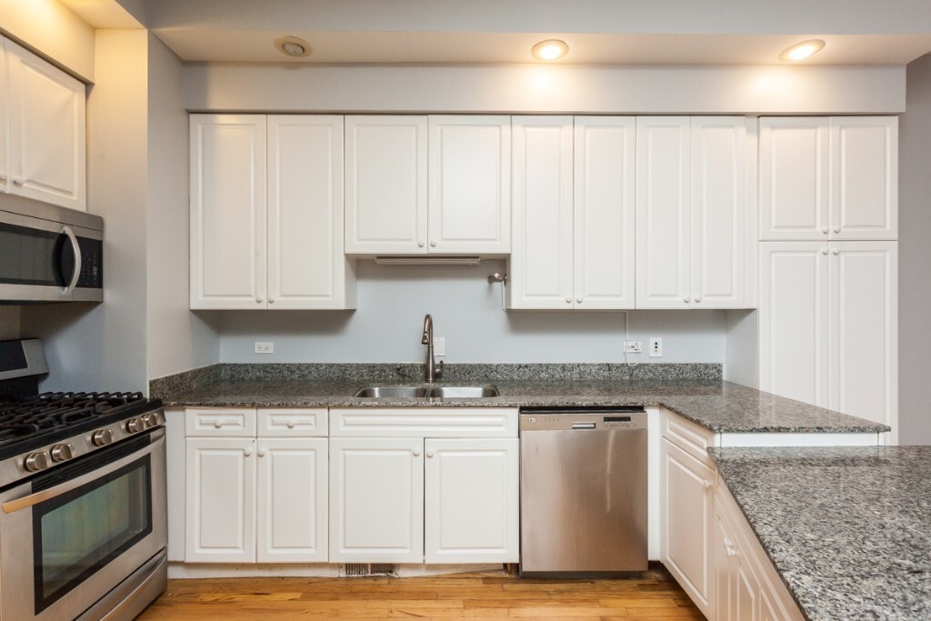 Building Photo - 2427 N Clybourn Ave