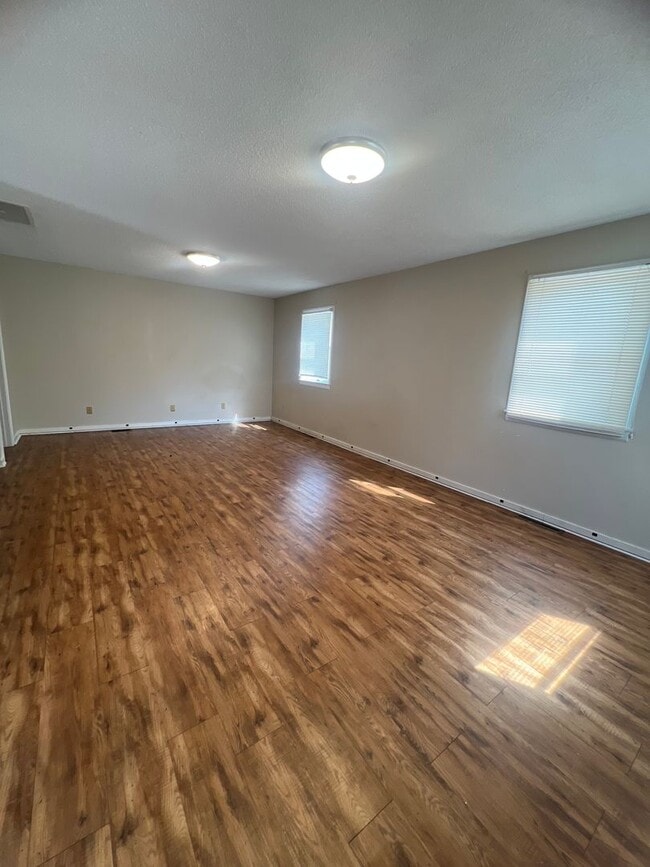 Building Photo - 213 E Buford St