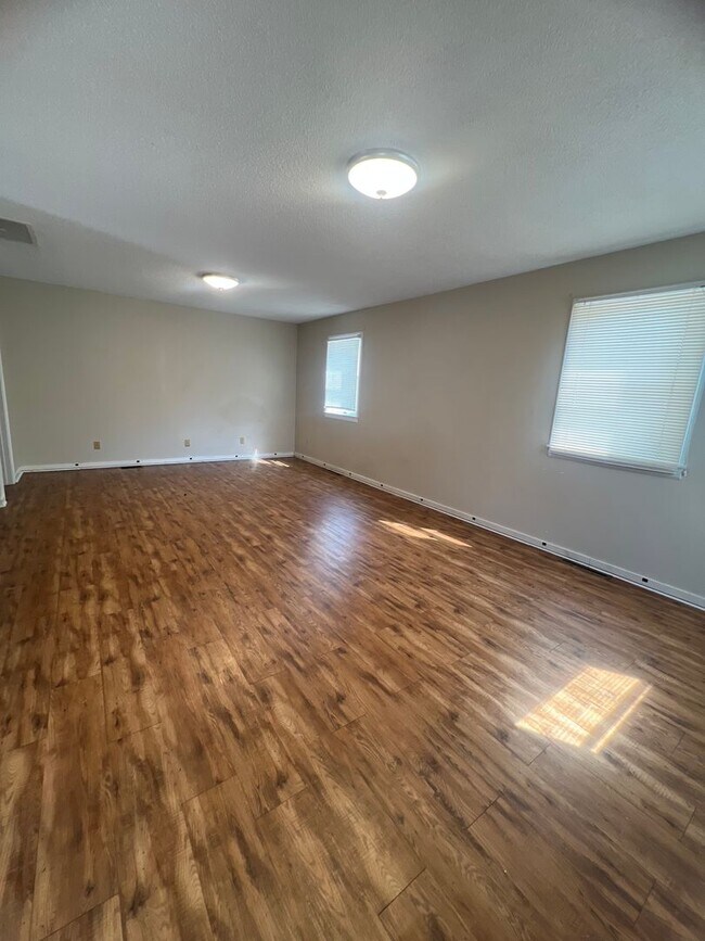 Building Photo - Great Studio Style Home!! Near Downtown!
