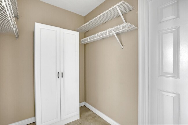 Building Photo - 1160 Hillsboro Mile