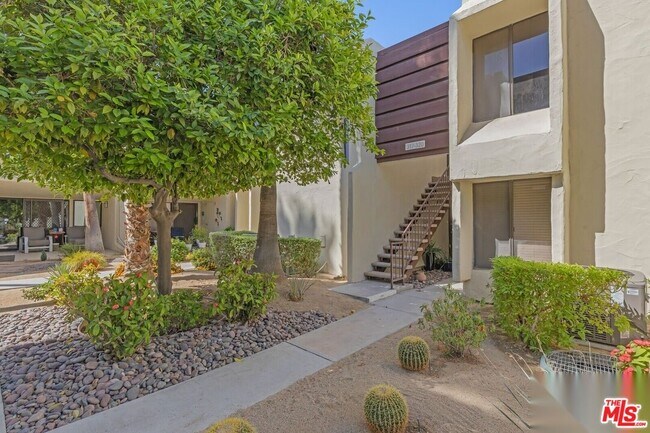 Building Photo - 1655 E Palm Canyon Dr