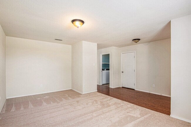 Building Photo - 304 Chert Ln