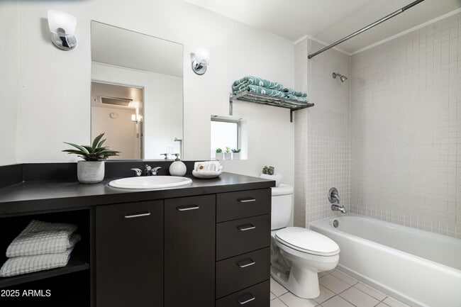 Building Photo - 1111 W University Dr