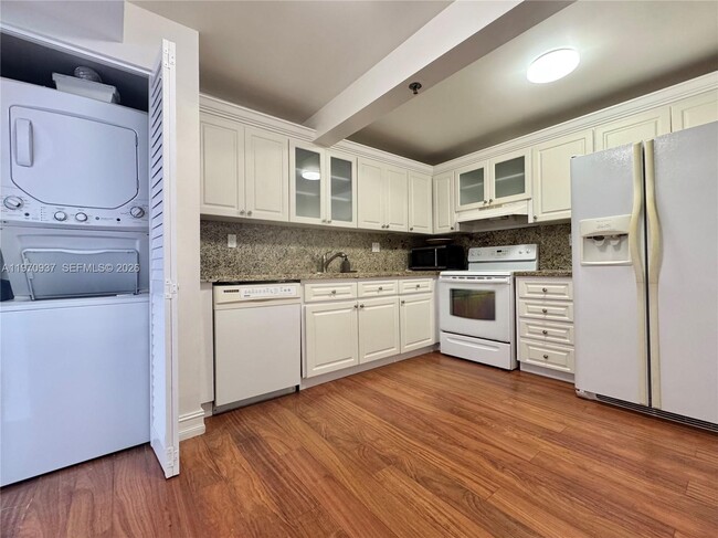 Building Photo - 210 174th St