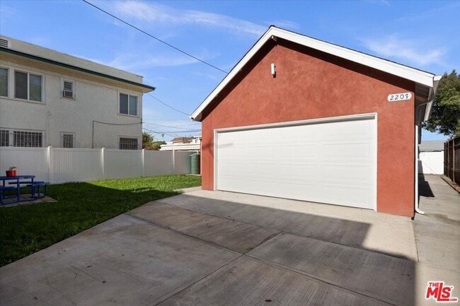 Building Photo - 2207 W 20th St