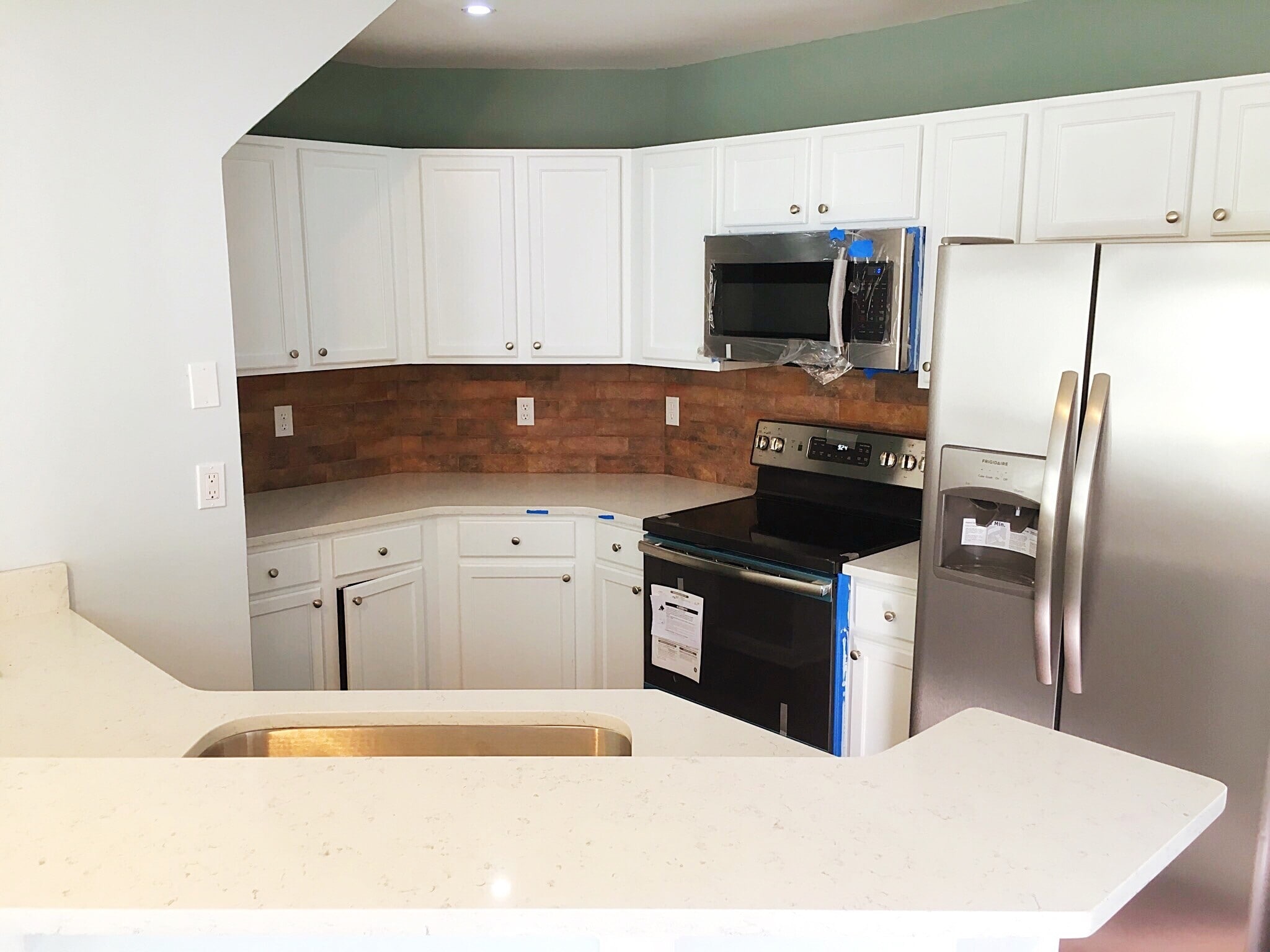 Building Photo - 190 Hutchinson St NE