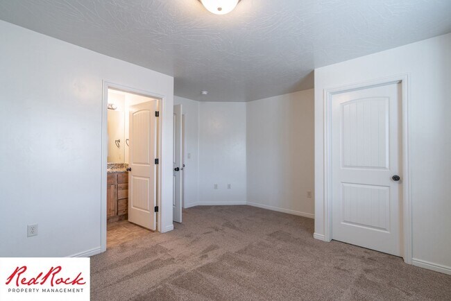 Building Photo - 2075 S Sir Monte Dr