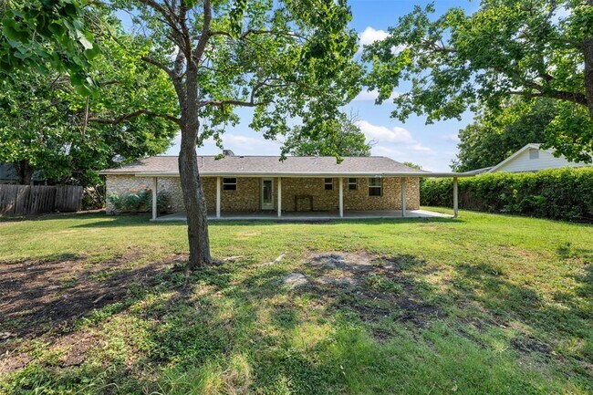 Building Photo - 2506 Oak Ln