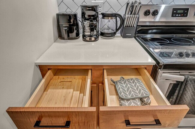 Building Photo - 2189 Cornell Rd