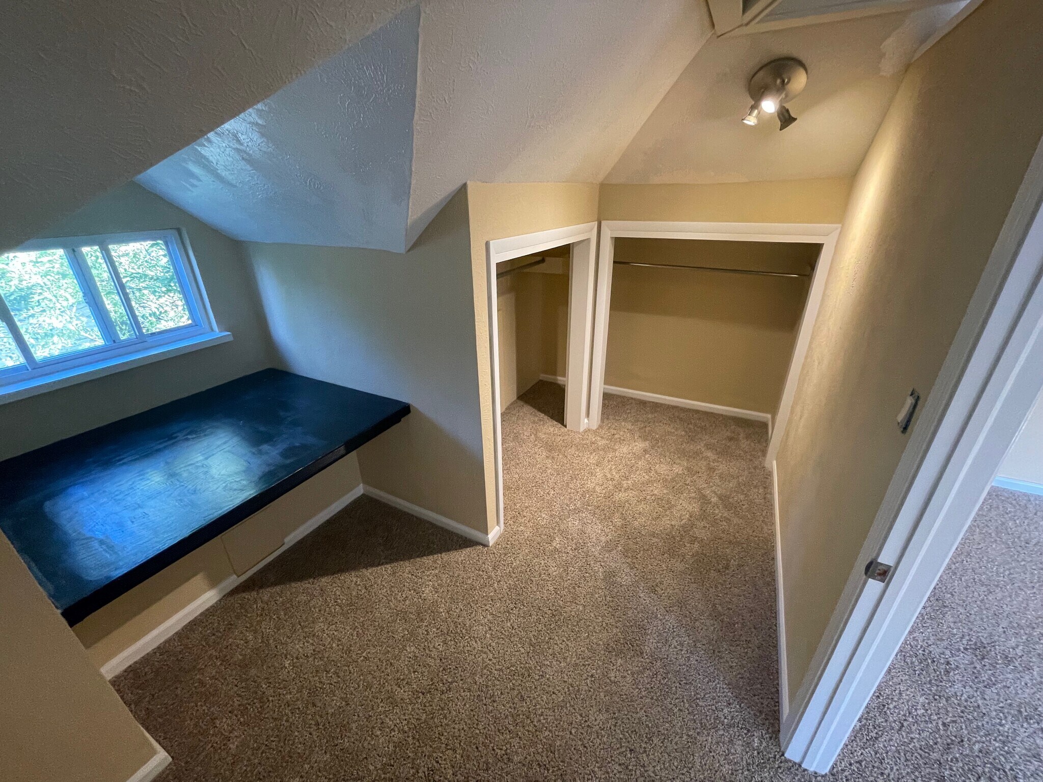 Building Photo - 1991 Glen Garry Dr