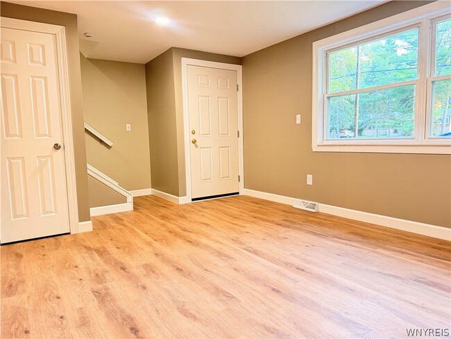 Building Photo - 4890 Bussendorfer Rd