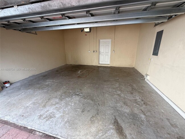 Building Photo - 9516 SW 167th Ave