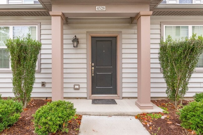 Building Photo - Spacious Condo in Spence Crossing