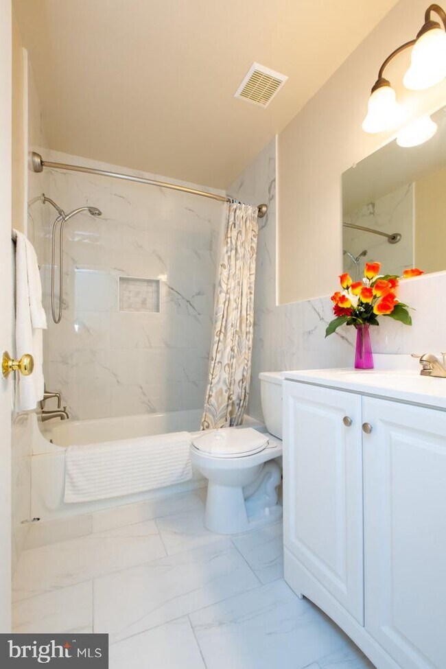 Building Photo - 303 Lincoln Ave