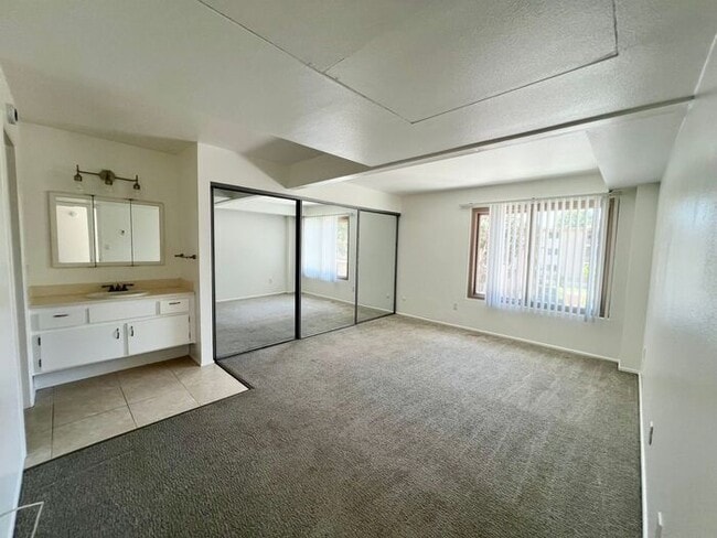 Building Photo - Spacious 2BR/1.5BA Townhome with A/C, Parking & Luxury Community Amenities