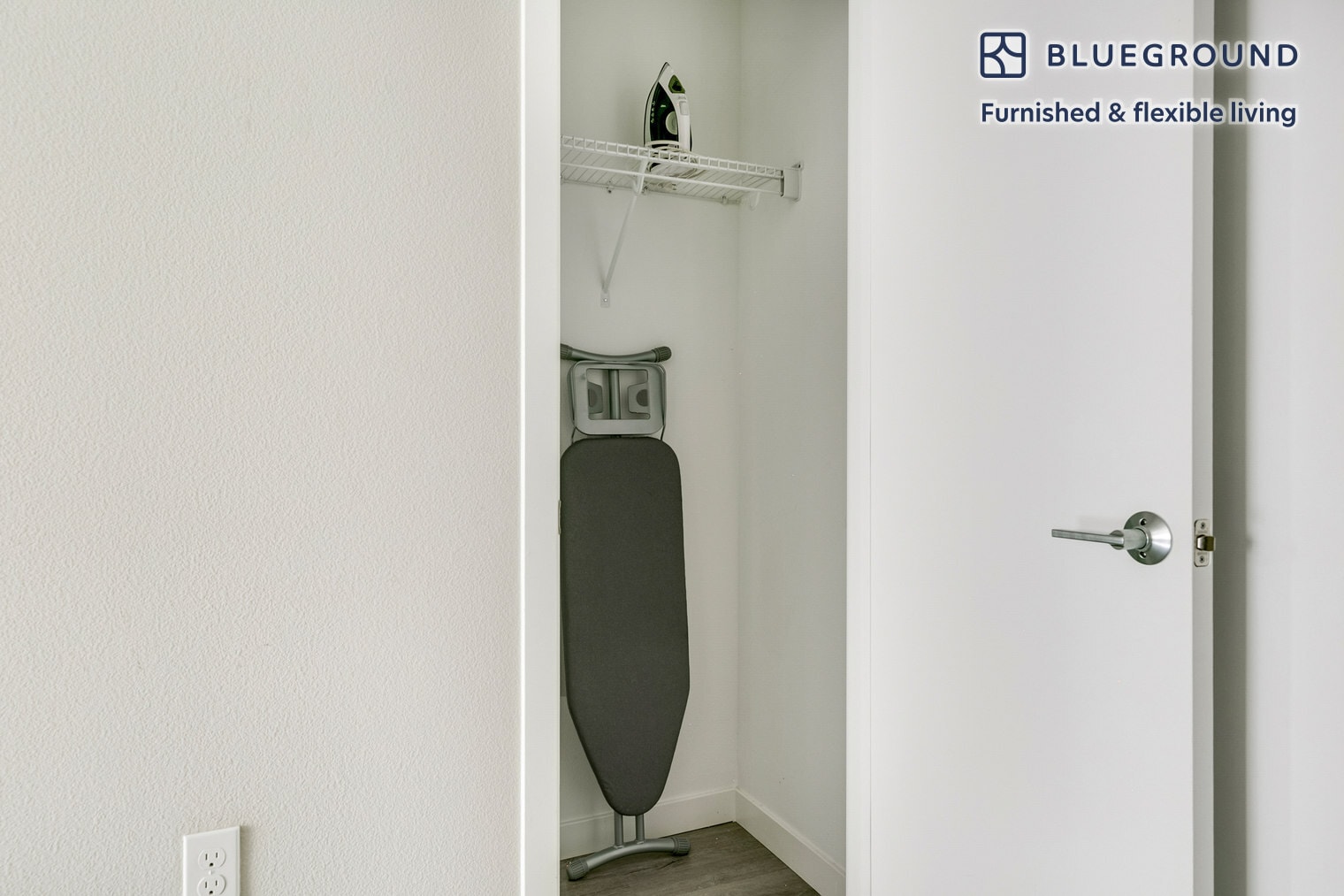 Building Photo - 3560 Rambla Pl