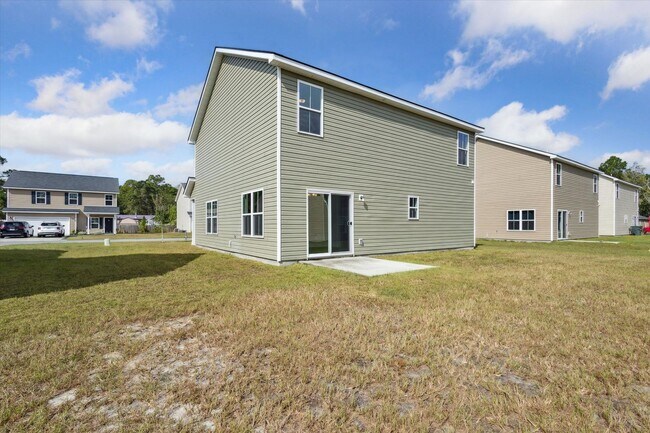 Building Photo - $500 RENT CREDIT | AVAILABLE NOW! (Small Pets Only)