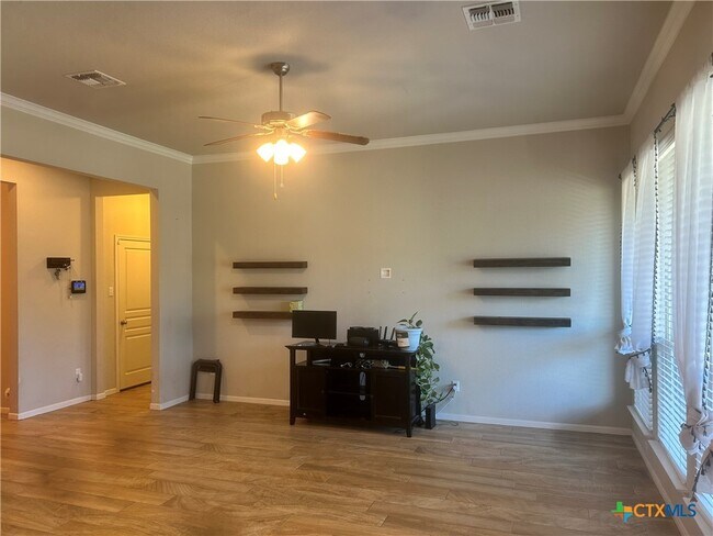 Building Photo - 5623 Blackstone Dr