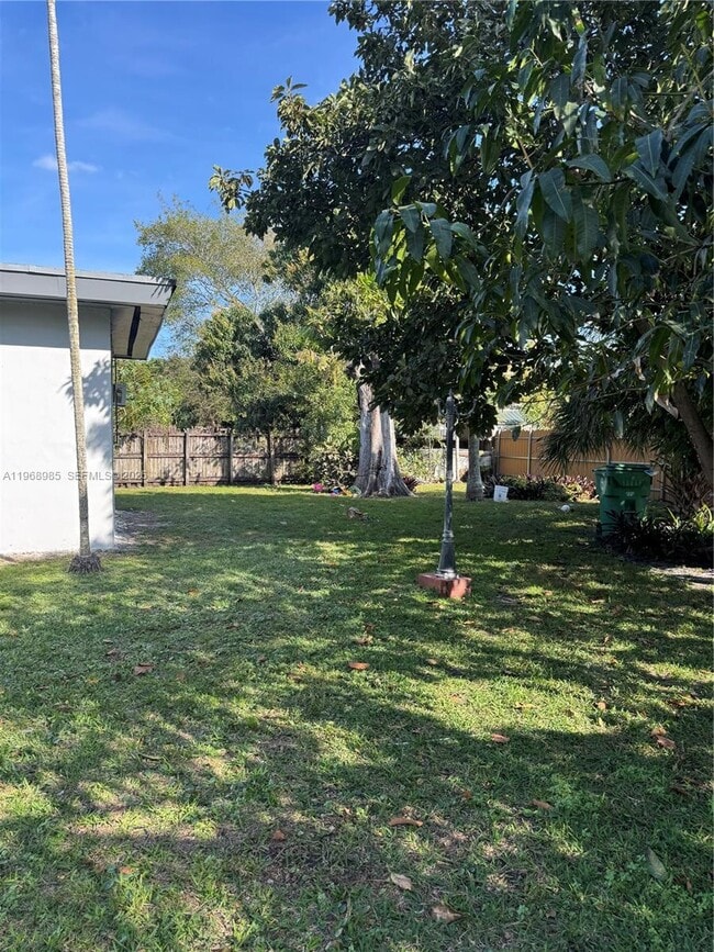 Building Photo - 480 NE 127th St