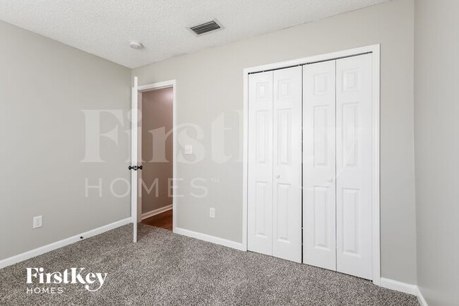 Building Photo - 1598 Twin Oak Dr W