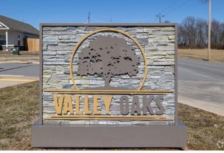 Building Photo - 900 Vly Oaks Ln