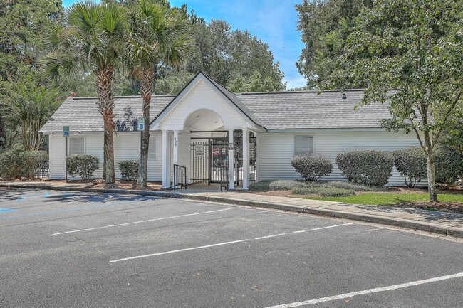 Building Photo - Charming 3-Bedroom Townhome in Summer Wood...