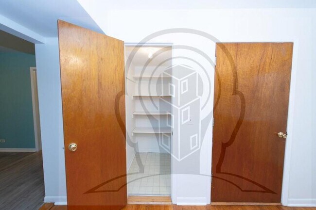 Building Photo - 2 bedroom in CHICAGO IL 60641