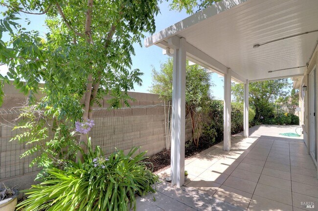 Building Photo - 319 Crystal Downs Dr