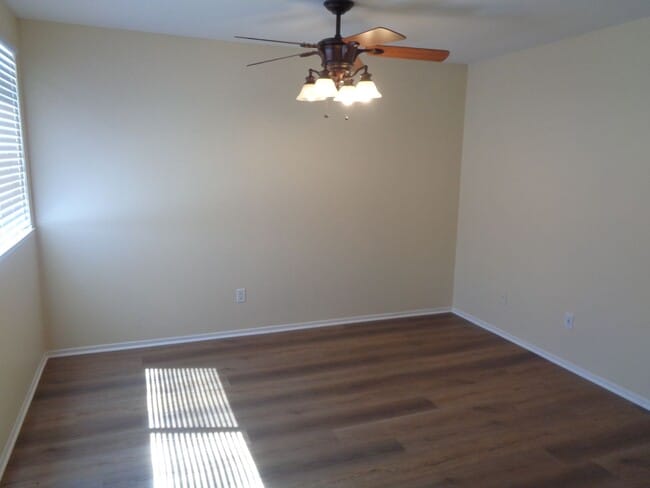 Building Photo - 2 Story 2 Bedroom Condo in the Willow Creek Condo Complex