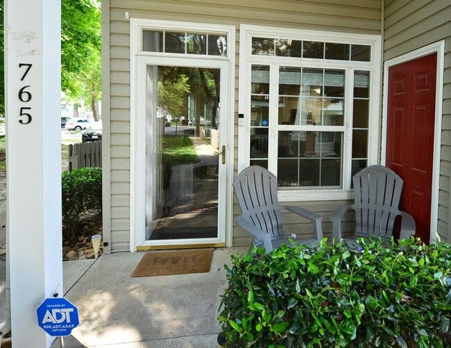 Building Photo - 1st month Free!  Community Clubhouse, exer...