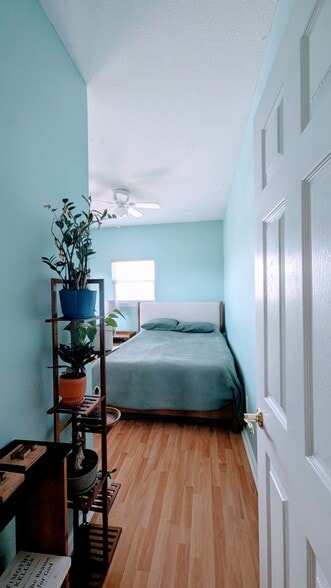 3rd room with balcony - 187 16th Ave S