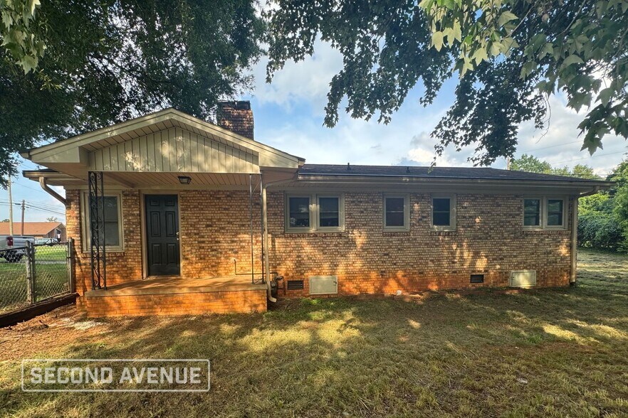 Primary Photo - 441 Walser Rd