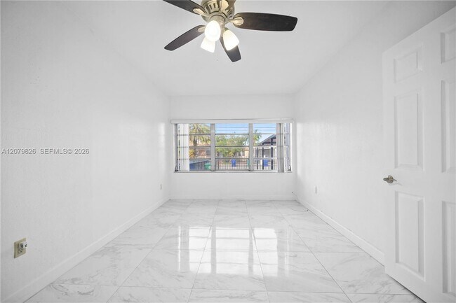 Building Photo - 411 SW 34th Ave