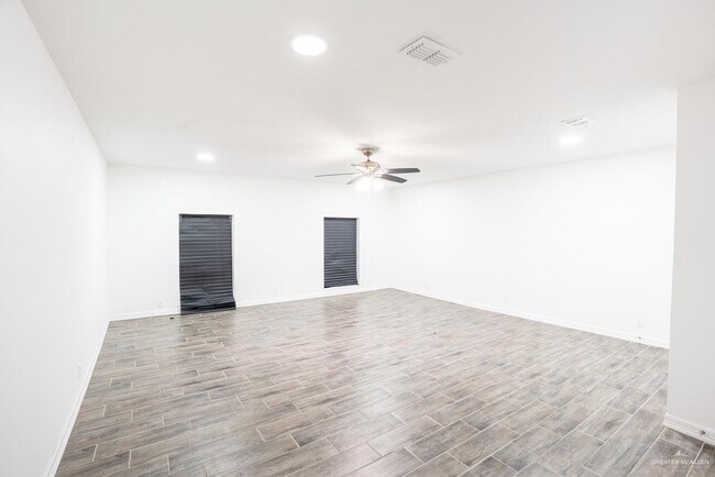 Building Photo - 19 Falcon Ave