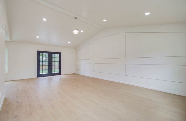 Building Photo - 6903 Blue Ridge Dr