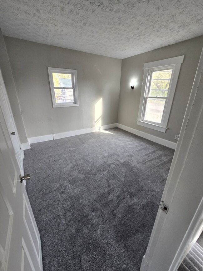 Building Photo - 4 BEDROOM SINGLE FAMILY HOME