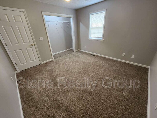 Building Photo - 4874 Pine Ridge Ct
