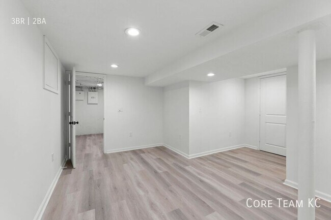 Building Photo - 3906 Booth St