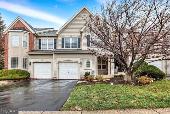 Building Photo - 102 Julian Dr E