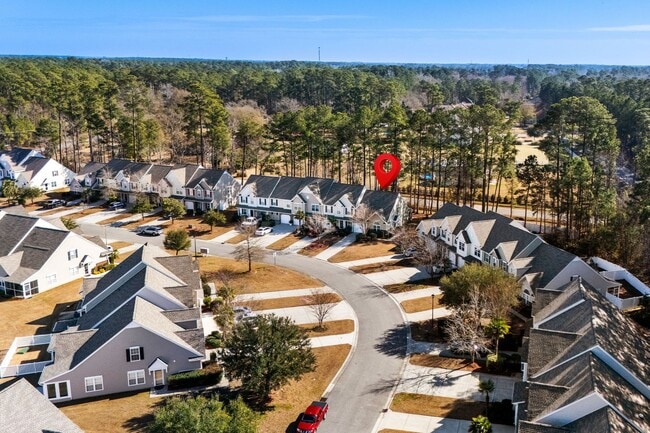 Building Photo - 571 Riverward Dr