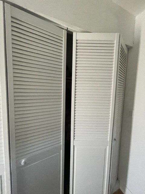 Building Photo - 1419 W 58th Plz