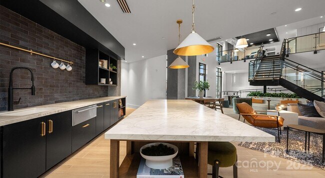 Building Photo - 704 W Tremont Ave