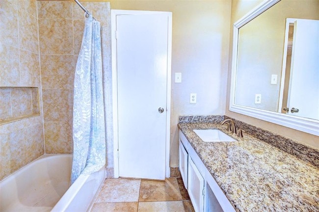 Building Photo - 6615 Briar Terrace Dr