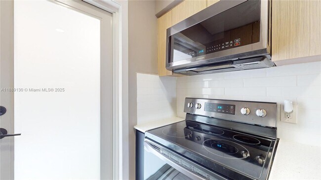 Building Photo - 13105 Ixora Ct