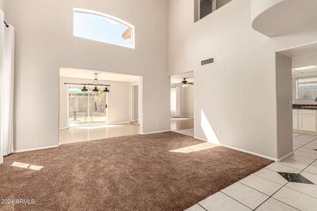 Building Photo - 3223 E Poinsettia Dr