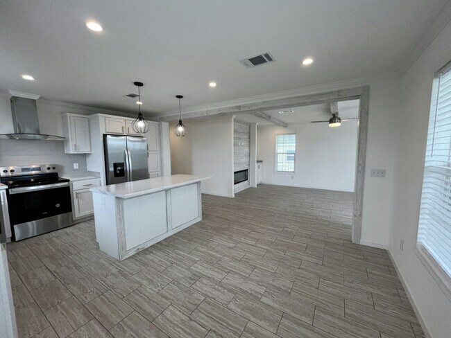 Building Photo - 385 Jose Gaspar Dr