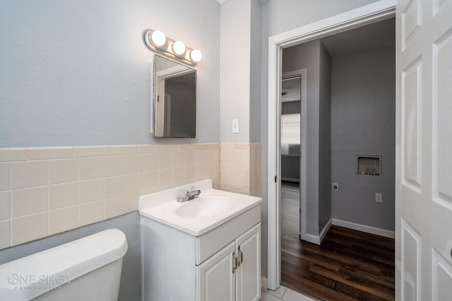 Building Photo - 525 N Bowie Dr