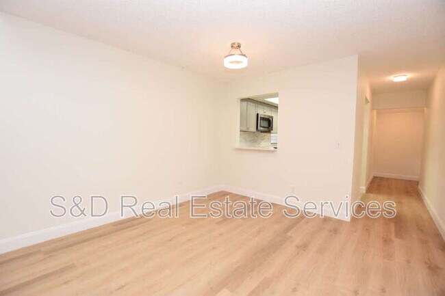 Building Photo - 2025 Sylvester Rd